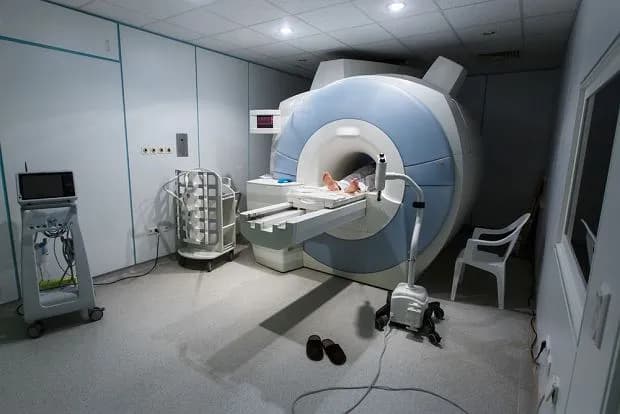 Skutki uboczne rezonansu magnetycznego kręgosłupa - czy warto się bać?