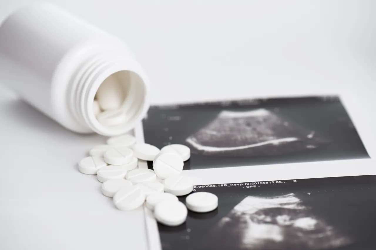 Skutki uboczne aborcji farmakologicznej: jakie są ryzyka i objawy?