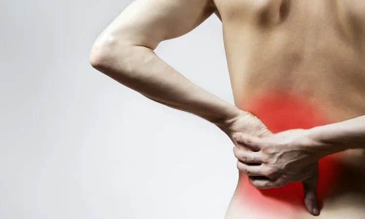 Kolka nerkowa objawy: jak rozpoznać ból i uniknąć niebezpieczeństw